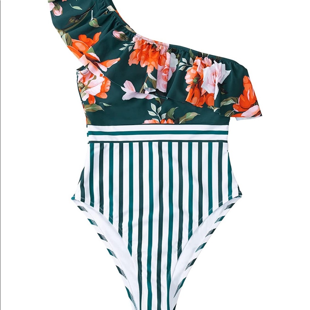 CUPSHE Swimsuit - Picture 2 of 6
